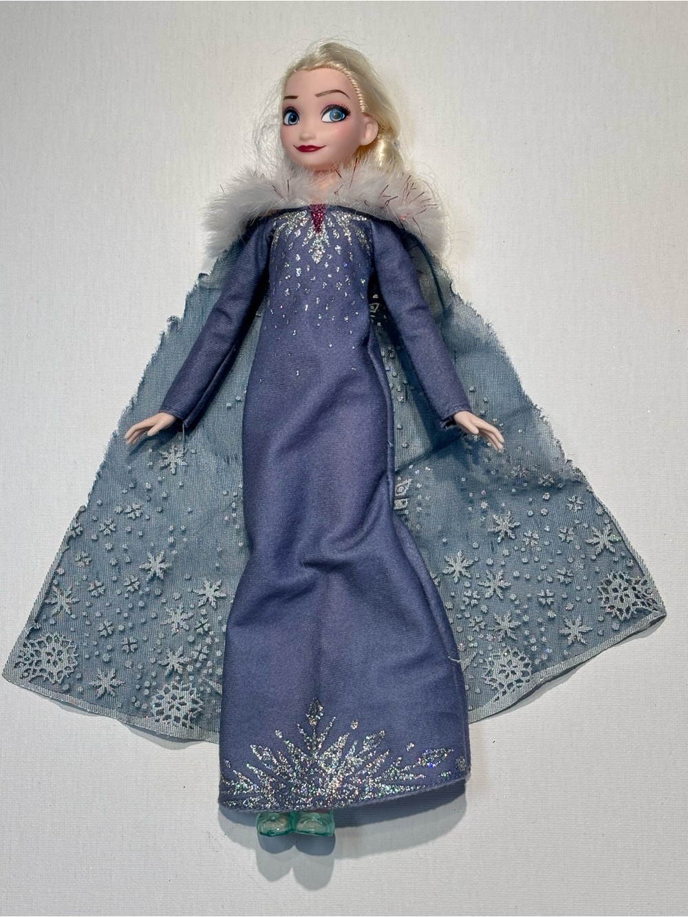 Disney Elsa "Olaf's Frozen Adventure" Holiday Fashion Doll ❄️✨